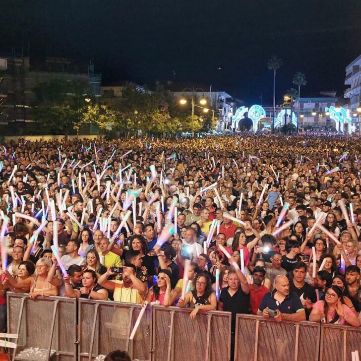 Lo show dei Nostalgia 90 al Cristo cambia location. Per fare spazio a tutti sabato si fa festa nell’area verde in via Campi