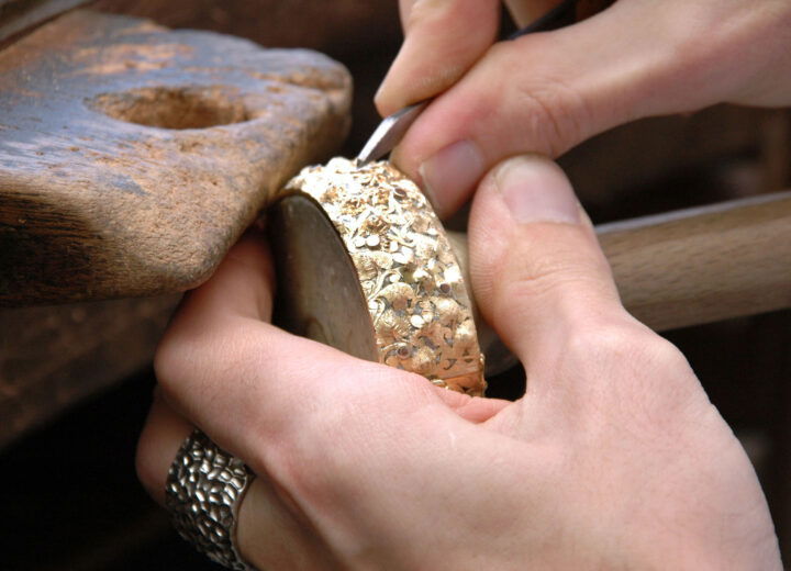 Una rete per salvaguardare l’oro di Valenza: formazione, bandi e tutele per far fronte alla crisi