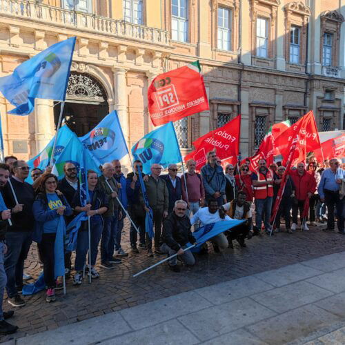 Cgil e Uil in piazza ad Alessandria contro il ddl Sicurezza: “Dissentire è un diritto, manganellare è un reato”