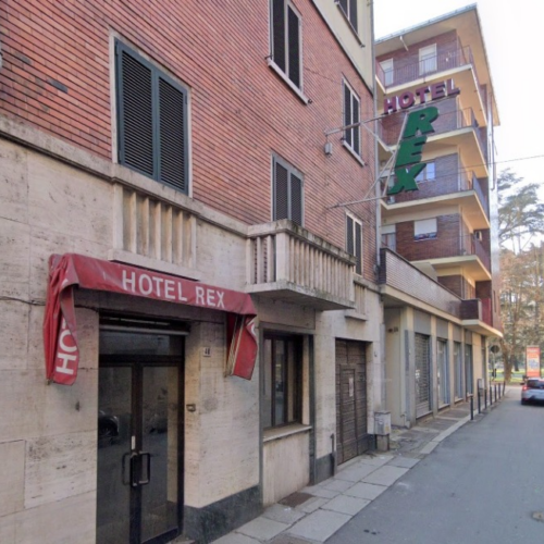 Vivevano abusivamente nell’ex hotel Rex di Alessandria. Scoperti e denunciati