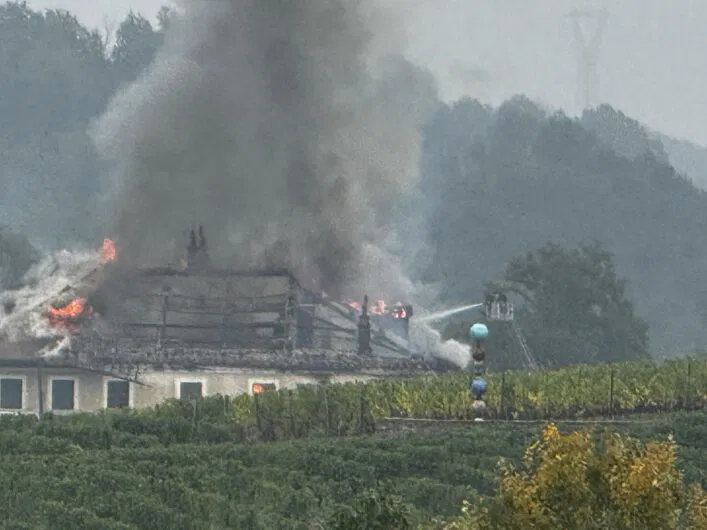 Incendio Villa Raggio a Gavi: continua il lavoro dei Vigili del Fuoco. Le foto dell’intervento nelle prime ore