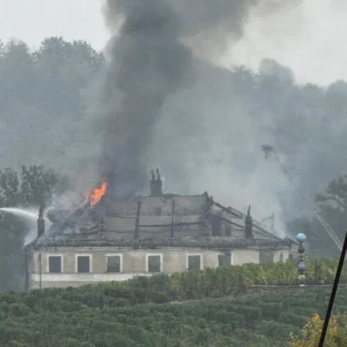 Incendio Villa Raggio a Gavi: continua il lavoro dei Vigili del Fuoco. Le foto dell’intervento nelle prime ore