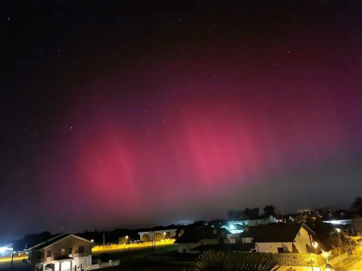 Cieli di luce: l’aurora boreale incanta i paesaggi dell’Oltrepò