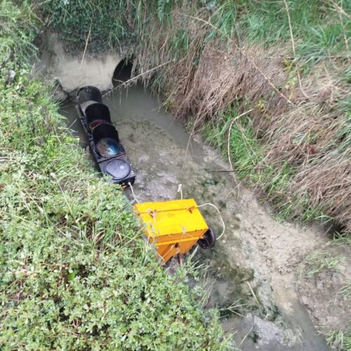 Semaforo del cantiere di Valle San Bartolomeo gettato nel fossato