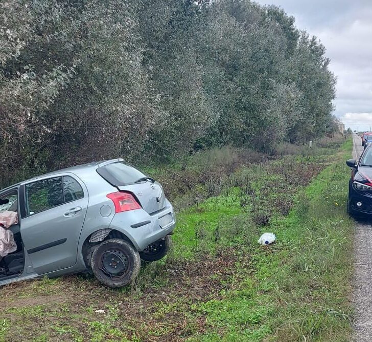 Automobilista perde controllo dell’auto e finisce fuori strada a Pomaro