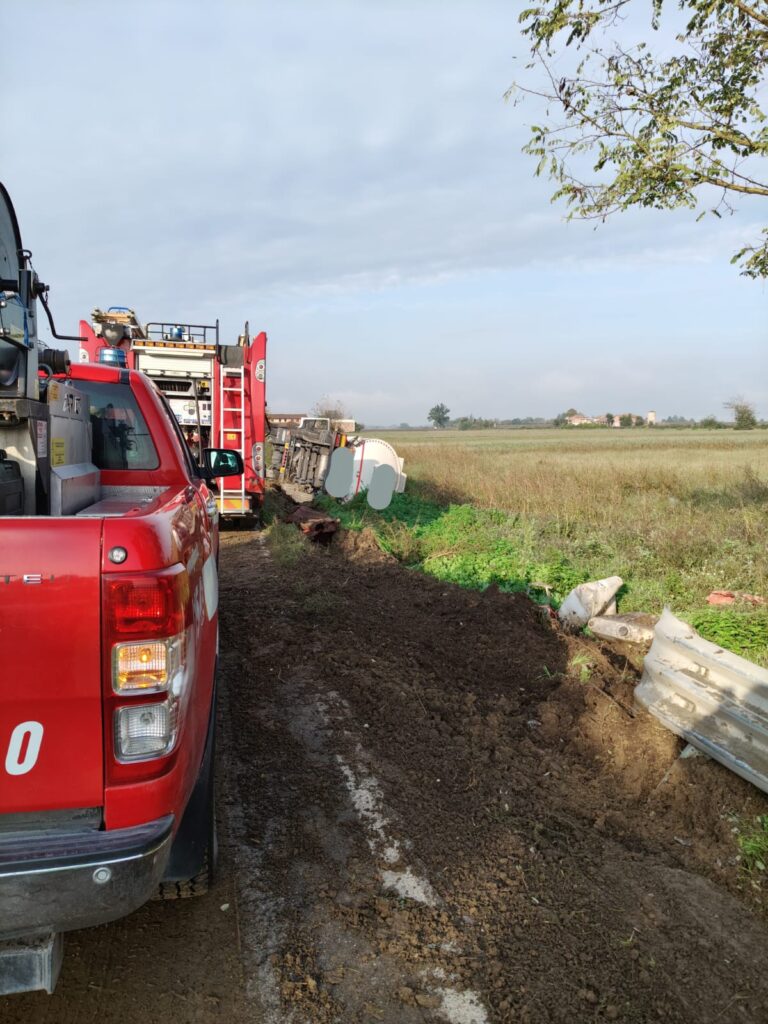 Autocisterna rovesciata Borgoratto