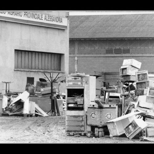 1994: l’Alluvione che cancellò il passato e i ricordi. Le foto infangate