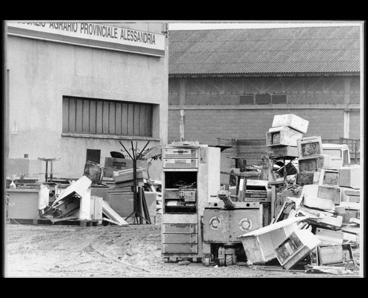 1994: l’Alluvione che cancellò il passato e i ricordi. Le foto infangate