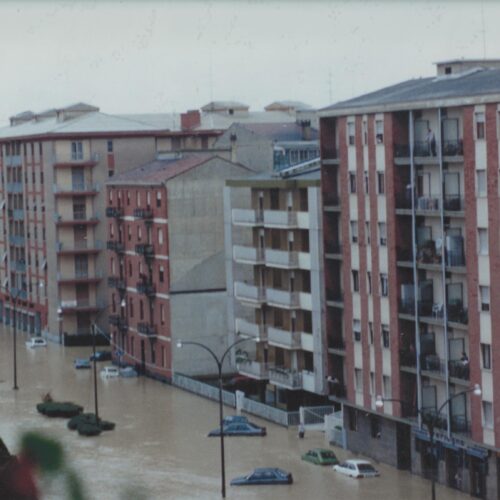 1994, da oggi la serie social che racconta l’alluvione del 6 novembre. Puntata 1: il fax