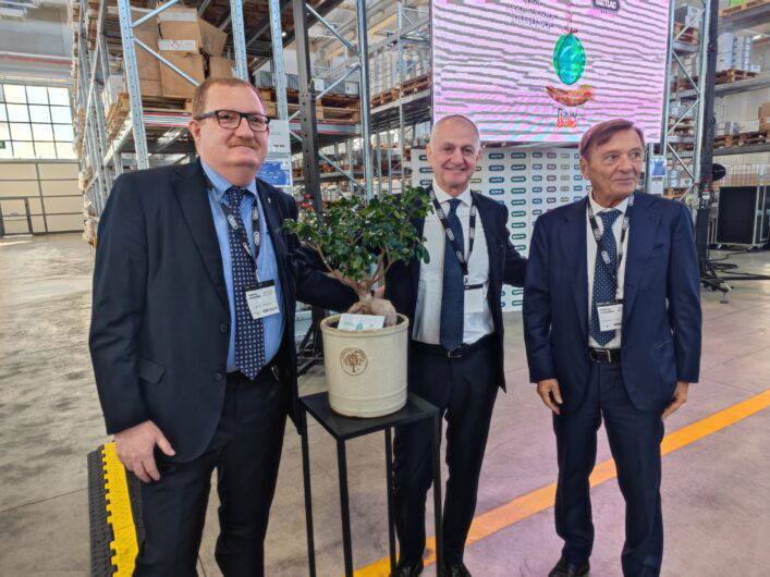 Fabbrica Sostenibile: all’evento di Confindustria Metlac passa il bonsai a Cittadella dello Sport di Tortona