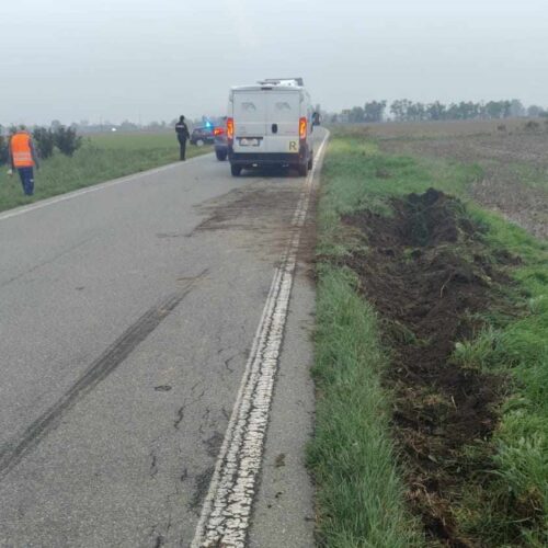 Strada provinciale a Frugarolo riaperta dopo il recupero di un mezzo finito fuori strada