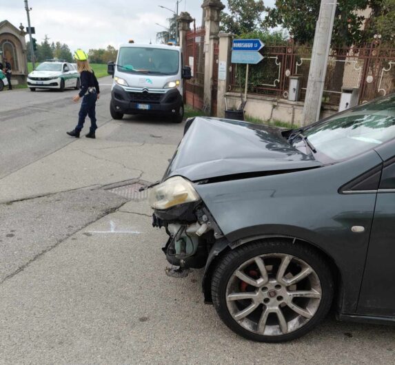 Incidente nel Tortonese tra due auto: un ferito non in gravi condizioni