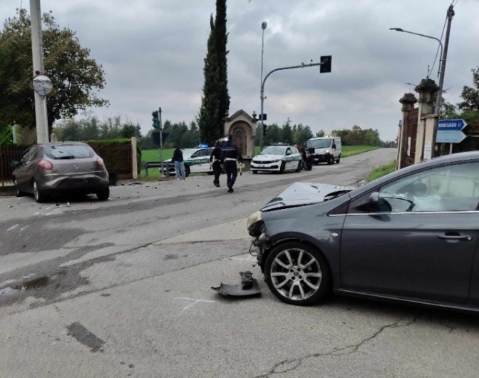 Incidente nel Tortonese tra due auto: un ferito non in gravi condizioni