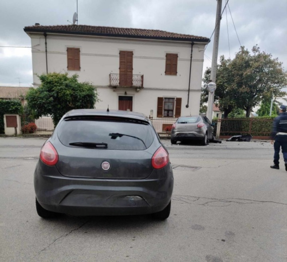 Incidente nel Tortonese tra due auto: un ferito non in gravi condizioni