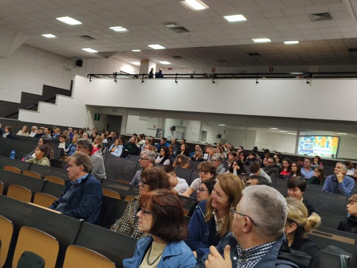 All’Istituto Volta di Alessandria un incontro aperto alle famiglie sulla dipendenza da smartphone