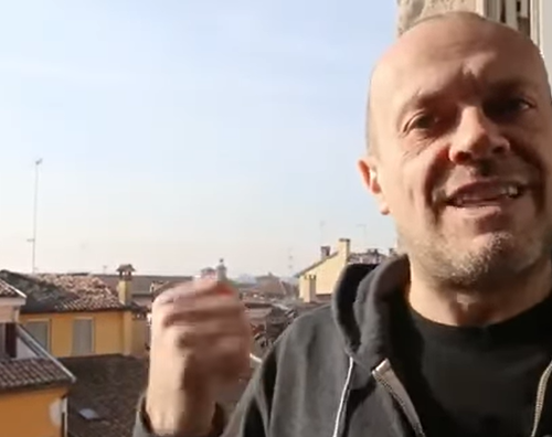 Max Pezzali chiarisce un mistero sulla sua giovinezza: “La scuola giusta è un’altra”