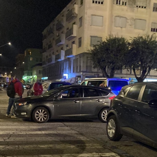 Ragazzo investito in piazza Gramsci a Valenza. Ferite lievi per il 25enne