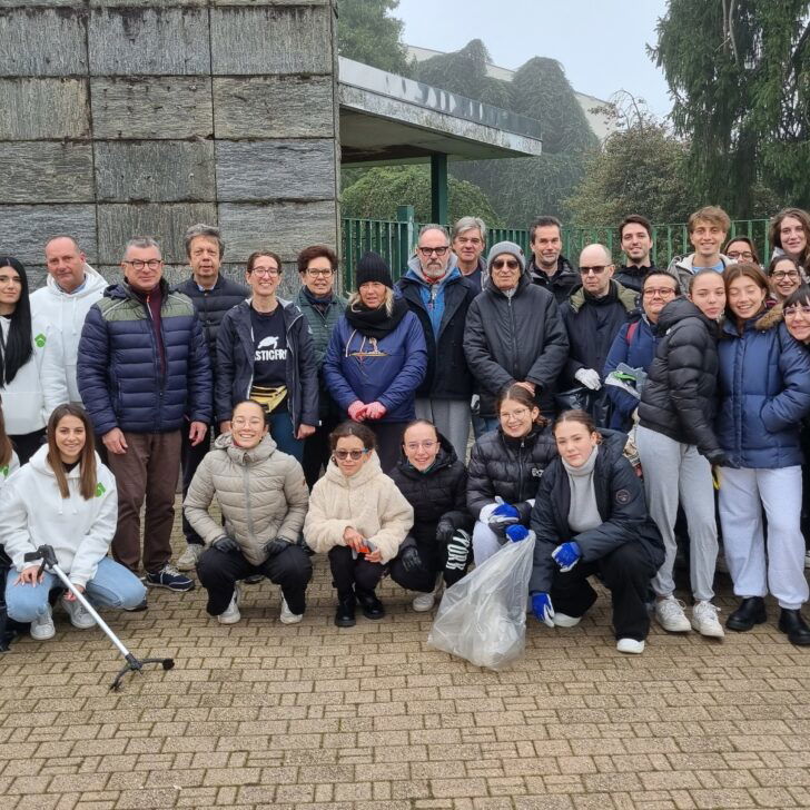 Anche tanti giovani volontari alla giornata di raccolta rifiuti del comitato Piscina Borgoglio e PlasticFree