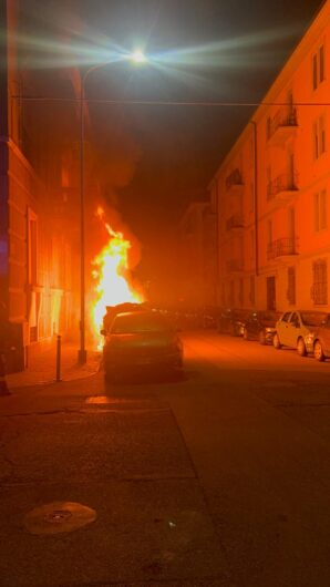 Una dozzina di cassonetti dati alle fiamme nella notte di Halloween