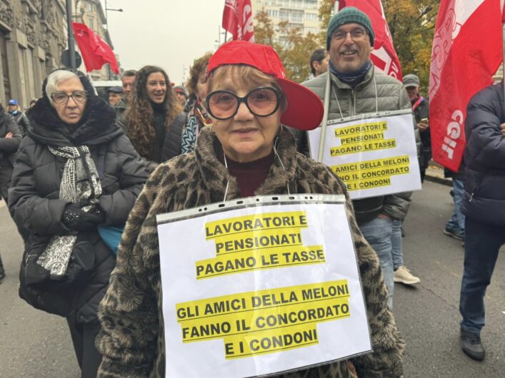 Milano, in migliaia in piazza per lo sciopero generale di Cgil e Uil