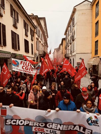 Pavia: sciopero generale, centinaia in corteo per le vie della città