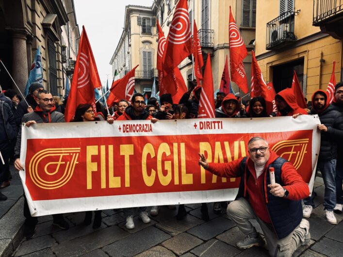 Pavia: sciopero generale, centinaia in corteo per le vie della città