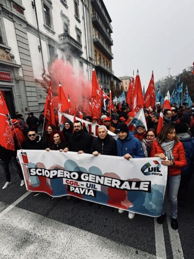 Pavia: sciopero generale, centinaia in corteo per le vie della città