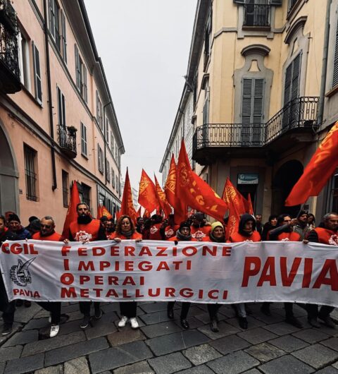 Pavia: sciopero generale, centinaia in corteo per le vie della città