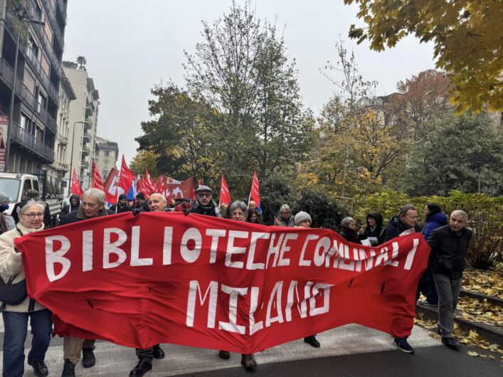 Milano, in migliaia in piazza per lo sciopero generale di Cgil e Uil