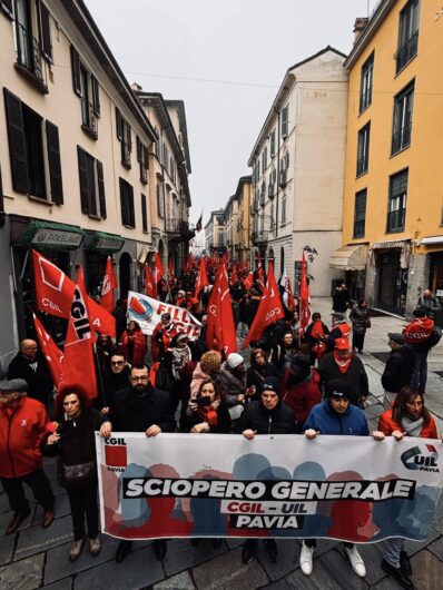 Pavia: sciopero generale, centinaia in corteo per le vie della città