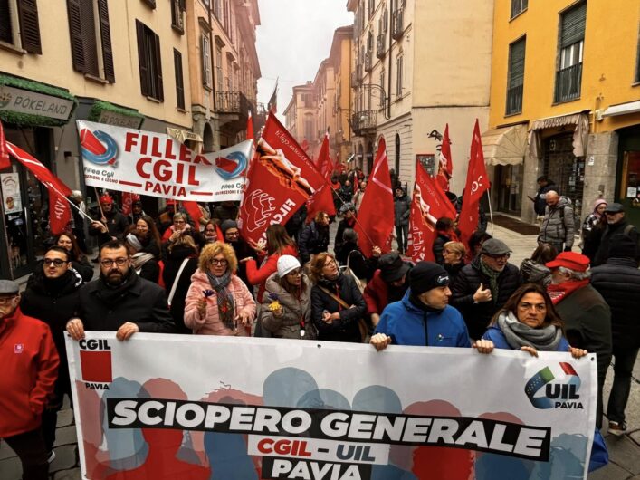 Pavia: sciopero generale, centinaia in corteo per le vie della città