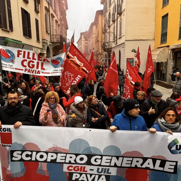 Pavia: sciopero generale, centinaia in corteo per le vie della città