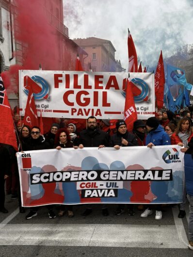 Pavia: sciopero generale, centinaia in corteo per le vie della città