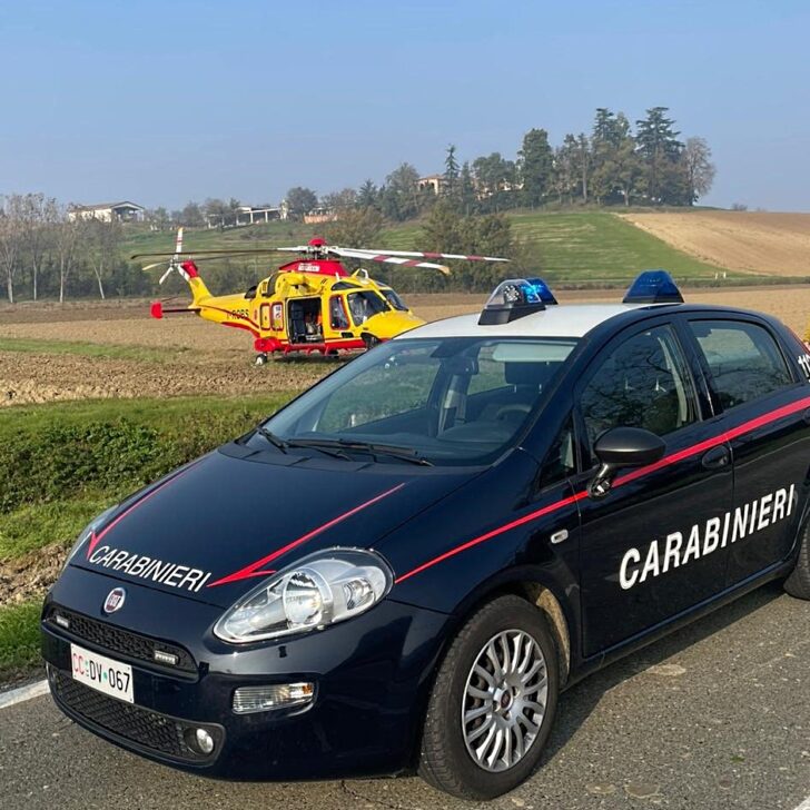 Si ribalta più volte dopo essere uscito di strada: grave 41enne