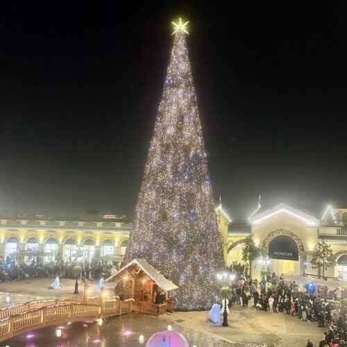 L’albero di Natale accende le feste all’Outlet e da sabato il Black Friday