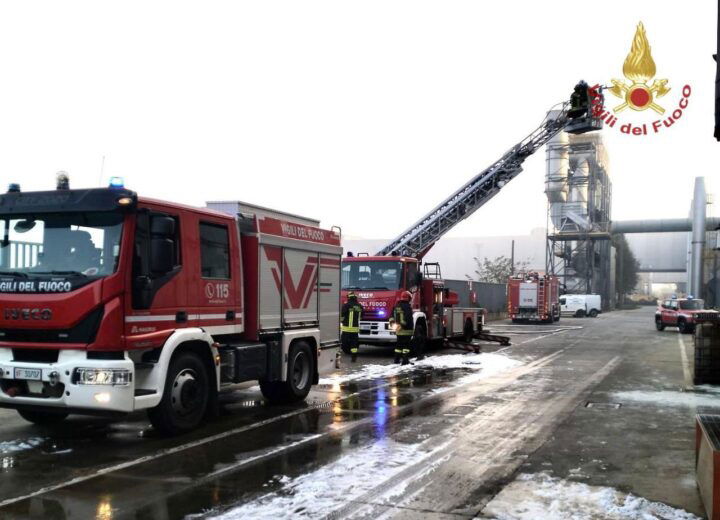 Macchinario prende fuoco alla Saviola di Mortara: l’intervento dei Vigili del Fuoco