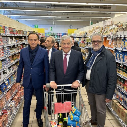 Anche Cirio e Tajani a fare la spesa per il Banco Alimentare