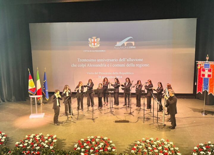 Mattarella sul palco del Teatro Alessandrino: la diretta (LIVE)