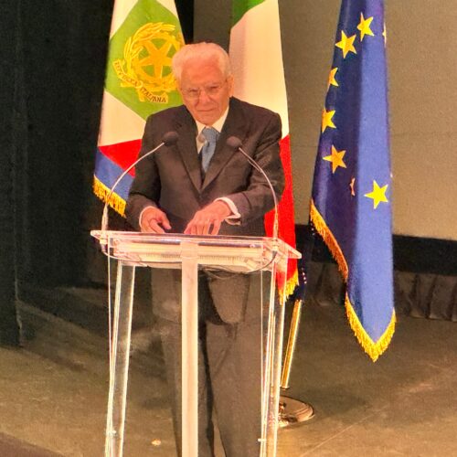 L’intervento di Mattarella sul palco del Teatro Alessandrino