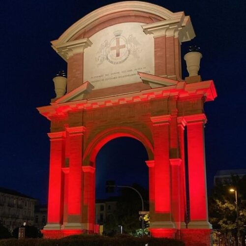 Domenica la Giornata per ricordare le Vittime della Strada: l’arco di piazza Matteotti sarà illuminato di rosso