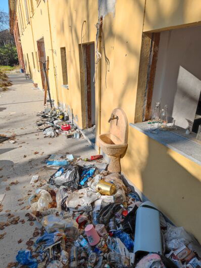 In provincia 11 beni confiscati alle mafie e ancora non destinati: le foto di una cascina ad Alessandria