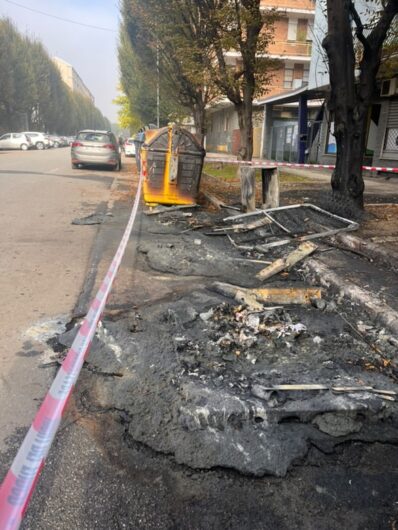 Cassonetti in fiamme in Pista. Danneggiate anche auto in viale Medaglie d’oro