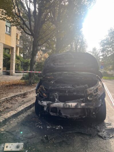 Cassonetti in fiamme in Pista. Danneggiate anche auto in viale Medaglie d’oro