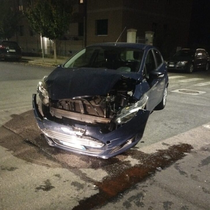 Incidente tra due auto in via Papa Giovanni a Novi Ligure: nessun ferito