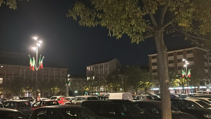 In piazza della Libertà ad Alessandria accese le nuove luci: nei prossimi giorni l’inaugurazione