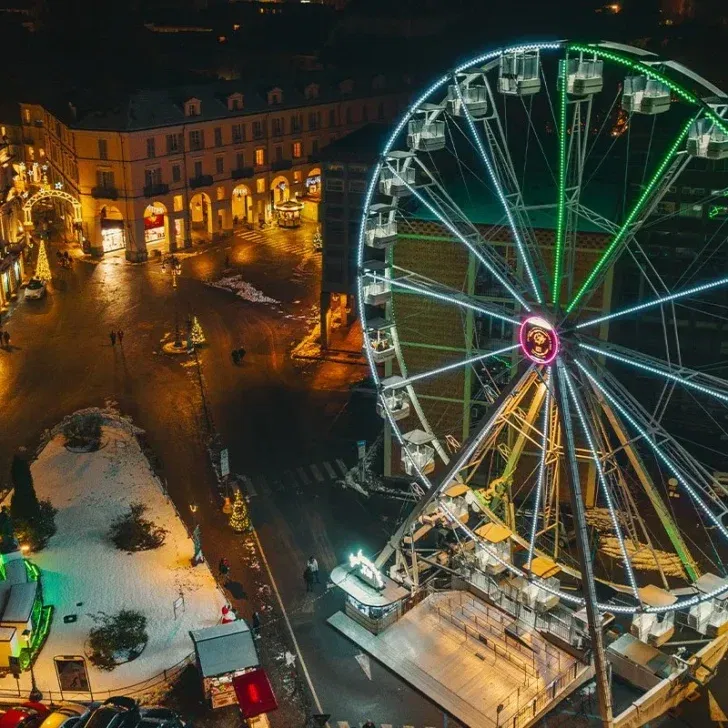 Treno più bus per visitare il mercatino di Asti e la Casa di Babbo Natale a Govone