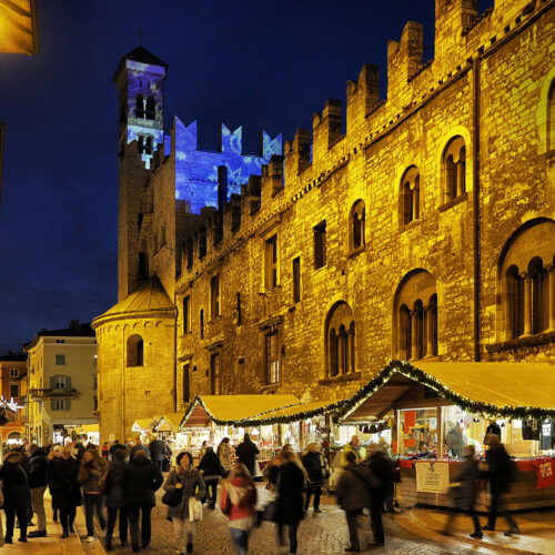 A Trento un Mercatino di Natale con tanti eventi: pista di ghiaccio vero, scienza e cibo