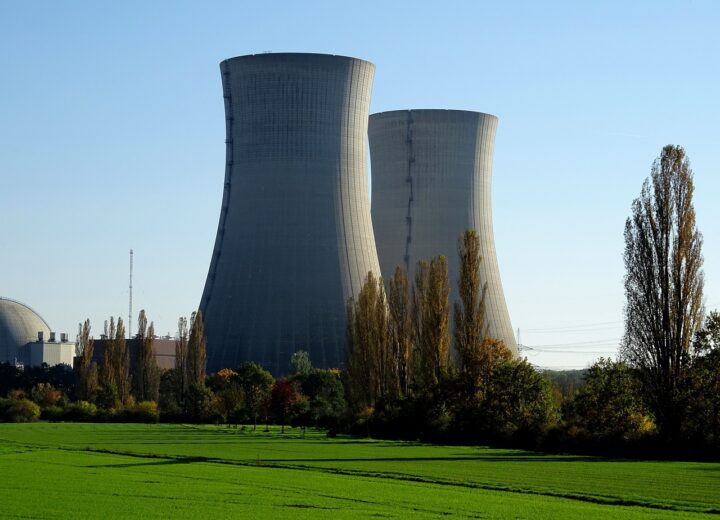 Insieme nella giunta di Alessandria ma divisi sul nucleare: scontro tra M5s e Azione