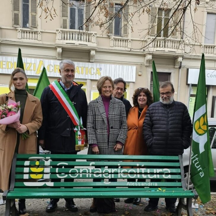 Confagricoltura “adotta” e colora una panchina nel viale dei giardini della stazione di Alessandria