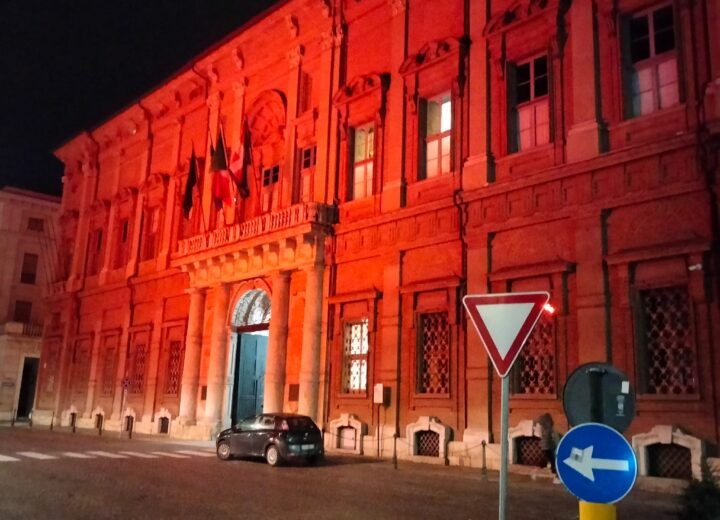 Giornata contro la violenza sulle donne: ad Alessandria Palazzo Ghilini si illumina di arancione